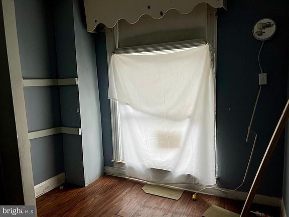 3rd image of 615 N Kenwood Ave