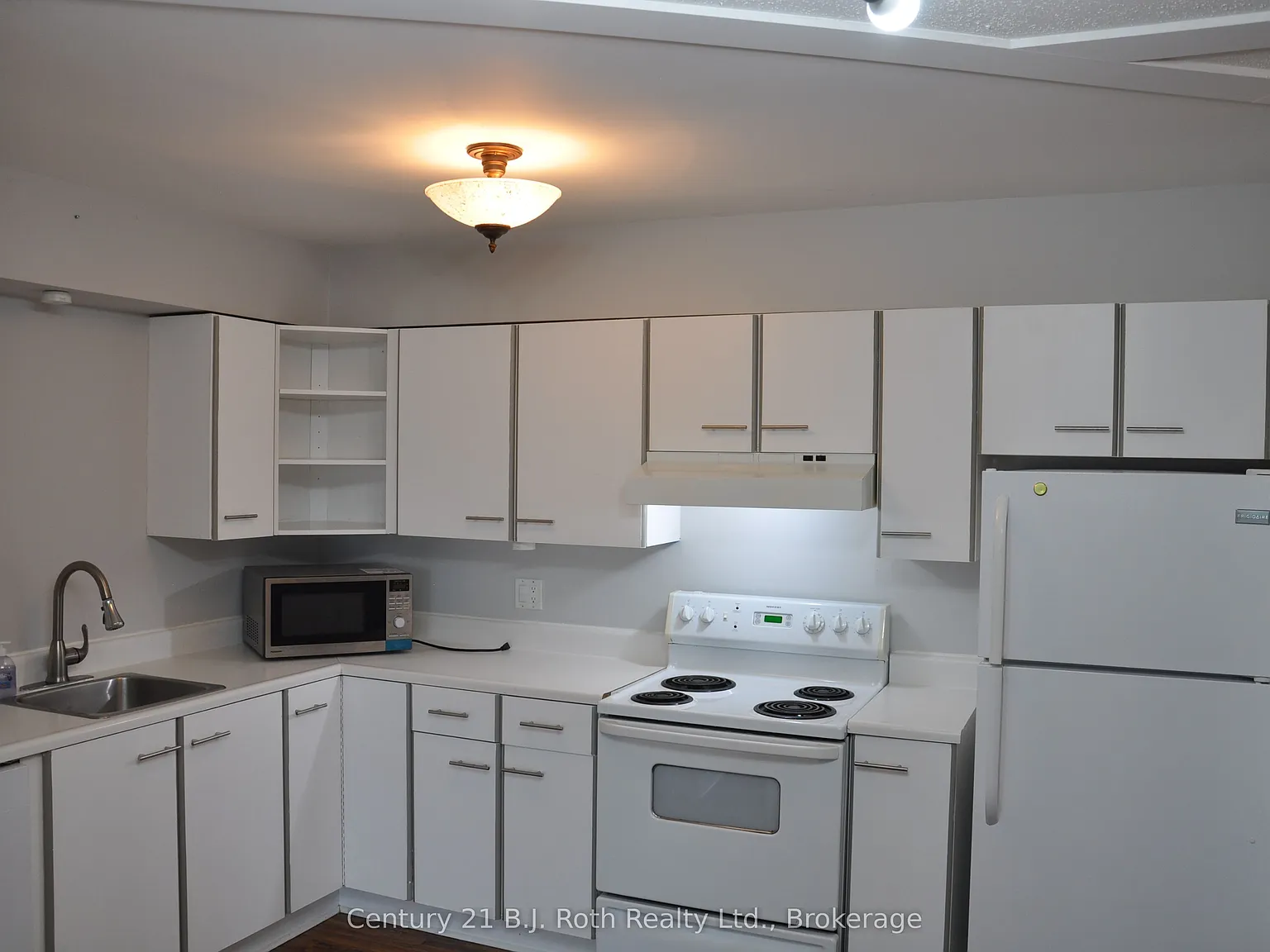 2 bed, $1,900 — Photo 4
