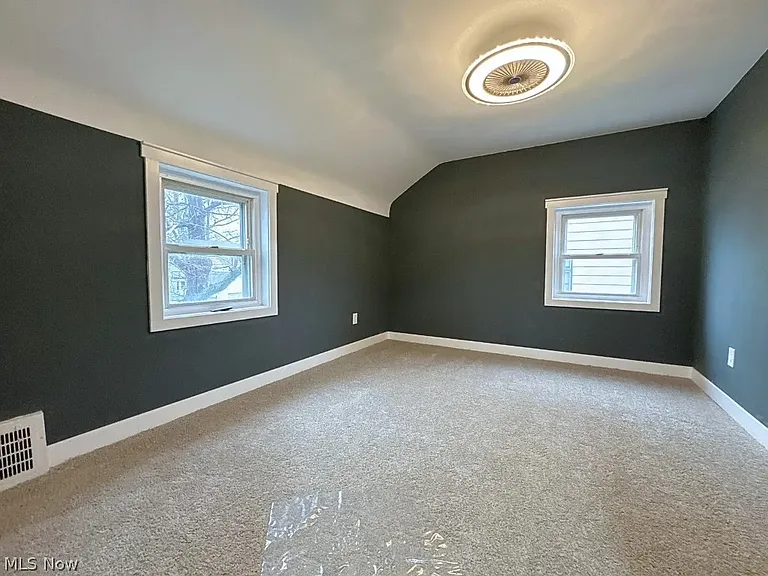 22000 Kenison Ave — Photo 15