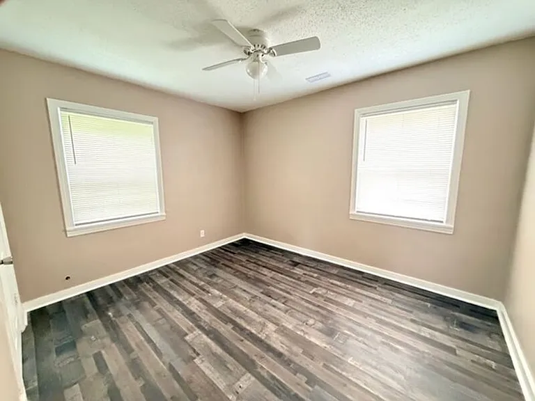 1600 Holbrook Ave — Photo 6
