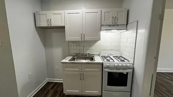5220 Wayne Avenue — Photo 2