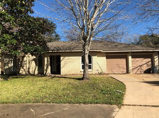 729 Newman St, Angleton, TX 77515
