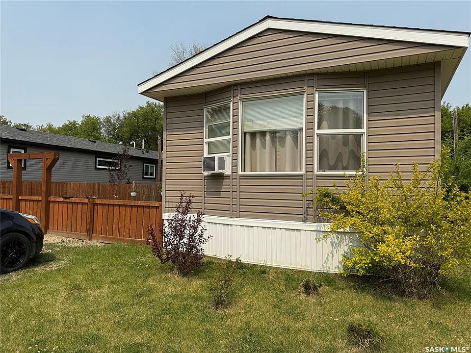 1st image of 404 8th Ave E #3