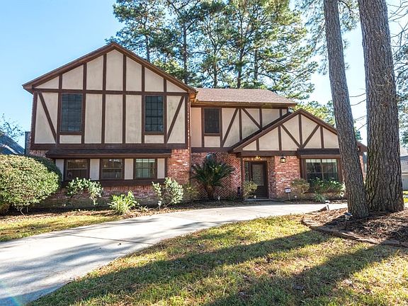 This 4/3/1/3+ 3,328 sq.ft home on a 9,975 sq. ft lot has outstanding curb appeal with mature landscaping and one of the few circle driveways in the neighborhood. This home also boasts a 2015 roof and a Trane A/C.