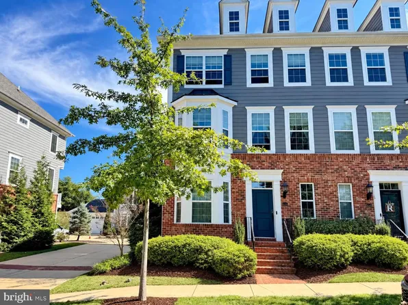 242 Buckeye Cir, La Plata, MD 20646