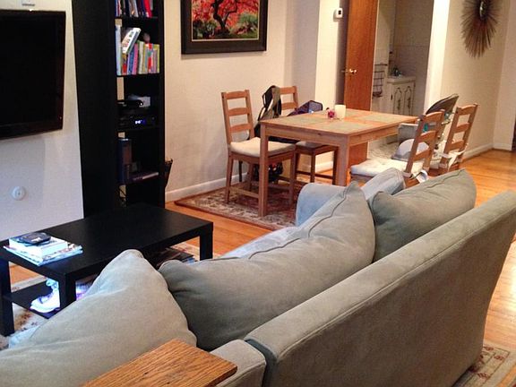 Living room/dining area