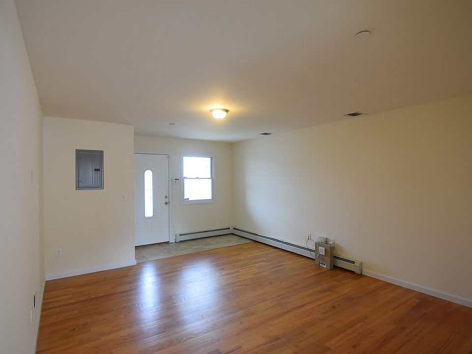 1st image of 131 Hull Ave