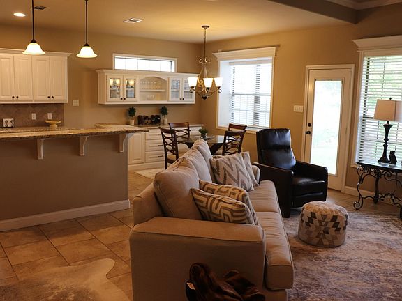 5th image of 210 Passendale Ln