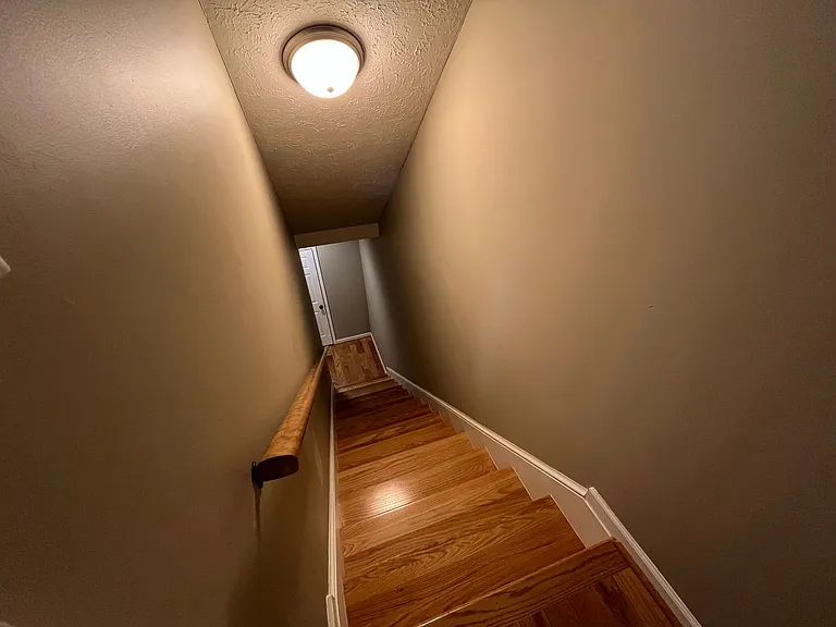 696 Wyndhurst Dr — Photo 31