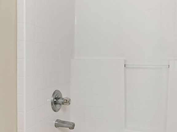 3rd image of 2015 Empress Dr APT Q2