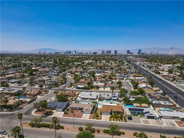 3366 Sylvia St, Las Vegas, NV 89121