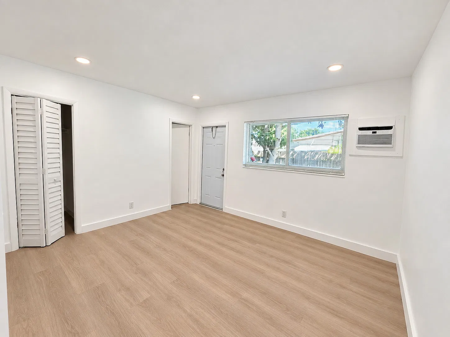 1927 Roosevelt St — Photo 3