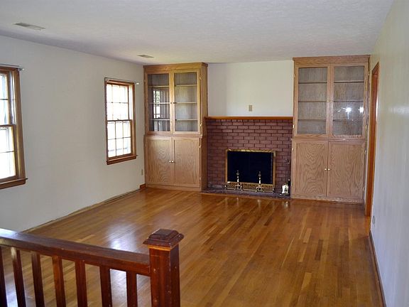 2nd image of 17 Myrtle Ln
