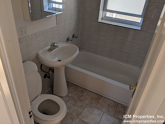 4th image of 2200 W Foster Ave #52081