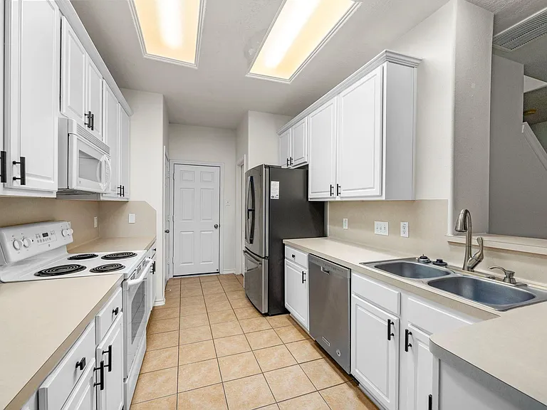 12475 Saratoga Woods Ln — Photo 10