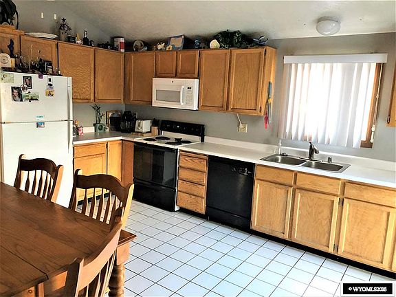 3rd image of 1209 Overland Dr