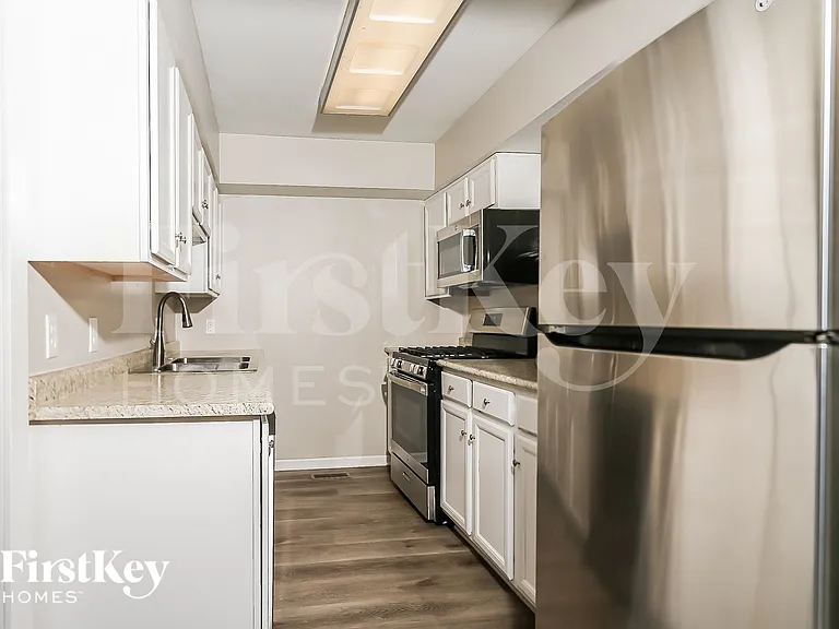 1798 Maple Ave — Photo 5