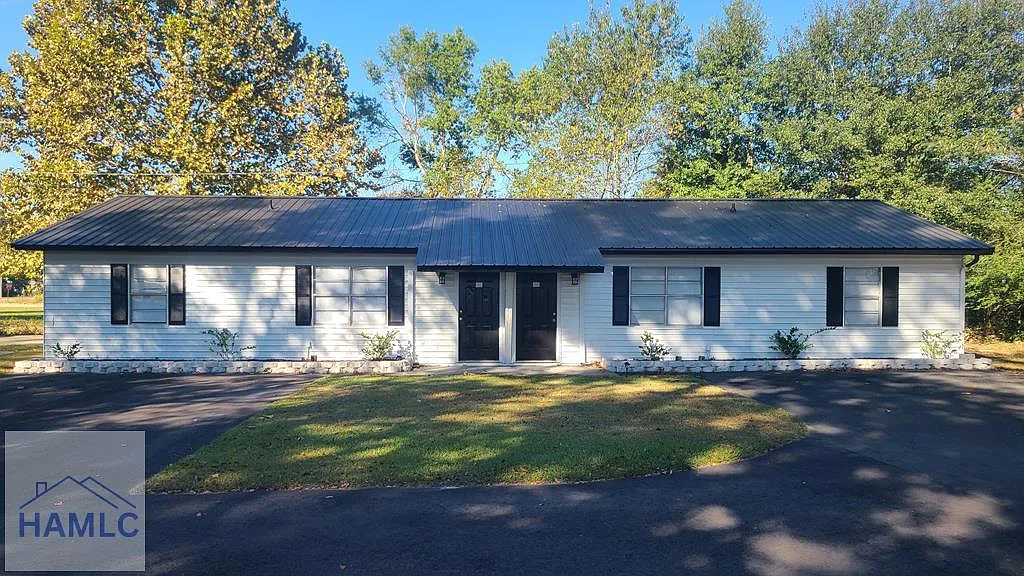 2 bed, 1.0 bath, 840 sqft, $950 — Photo 1