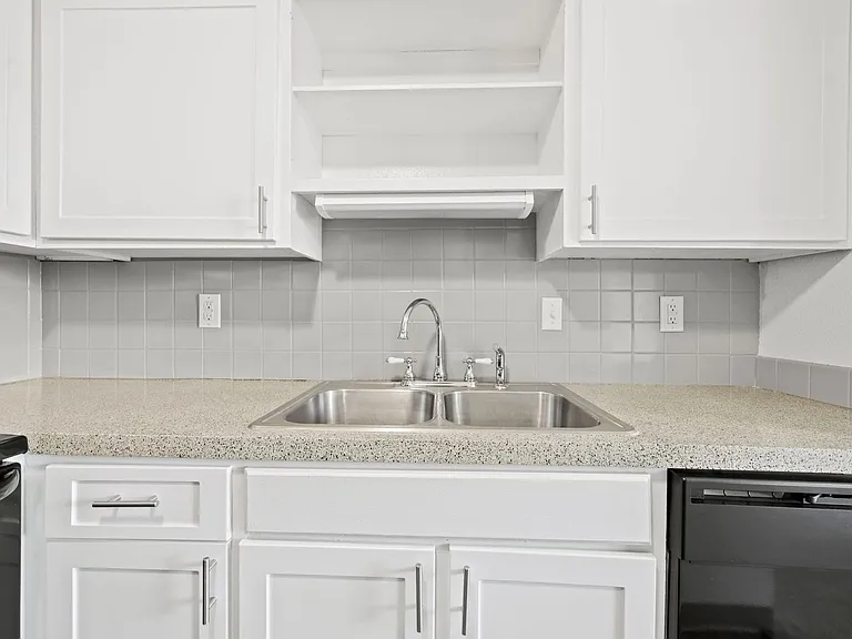 Park Ridge Apartments — Photo 65