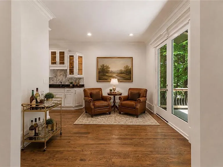 1296 Lenox Park Blvd — Photo 11