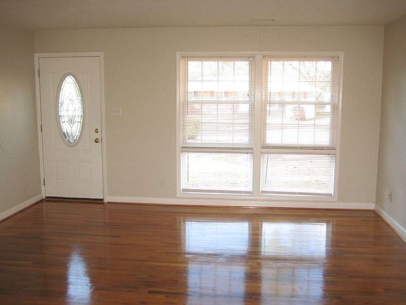 4th image of 217 Kingwood Dr