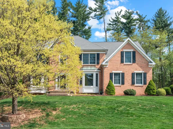 25 Stallion Cir, Langhorne, PA 19053