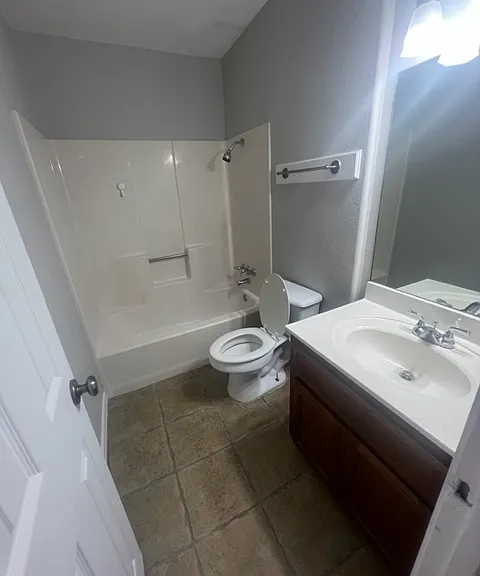 1620 W Kuhn St #6 — Photo 6