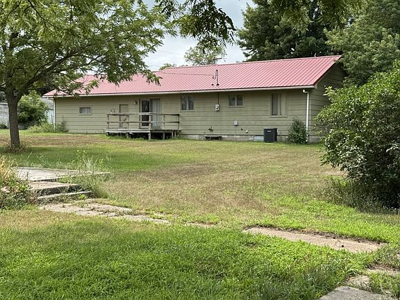 3rd image of 304 S 2nd St