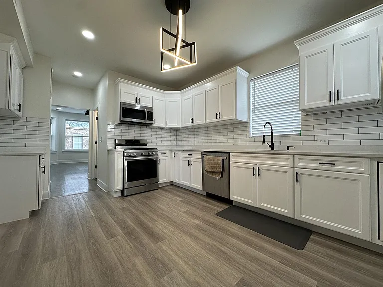 2630 N Fairfield Ave #2R — Photo 2