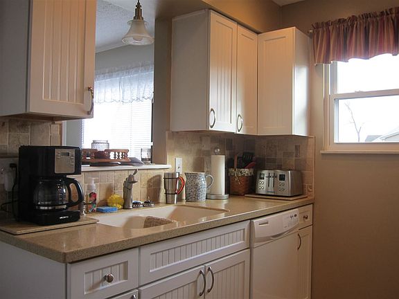4th image of 33 Sherwood Dr