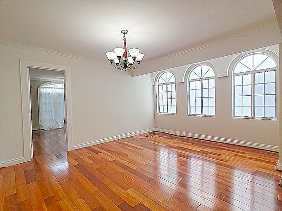 5th image of 205 N New Hampshire Ave
