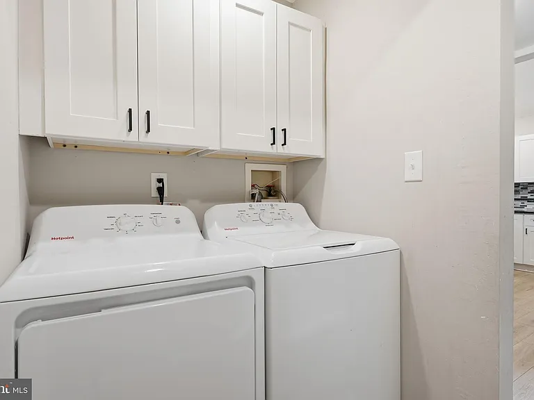 214 Washington St — Photo 6