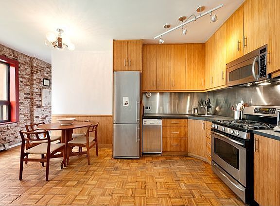 2nd image of 613 E 6th St APT 3-A