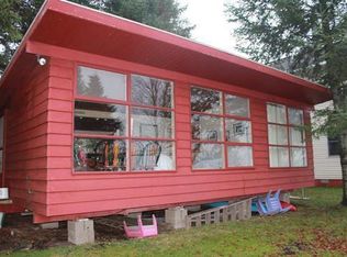 10935 Botsford Ln, Petoskey, MI 49770
