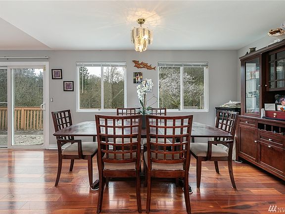 5th image of 2322 Dogwood St NE