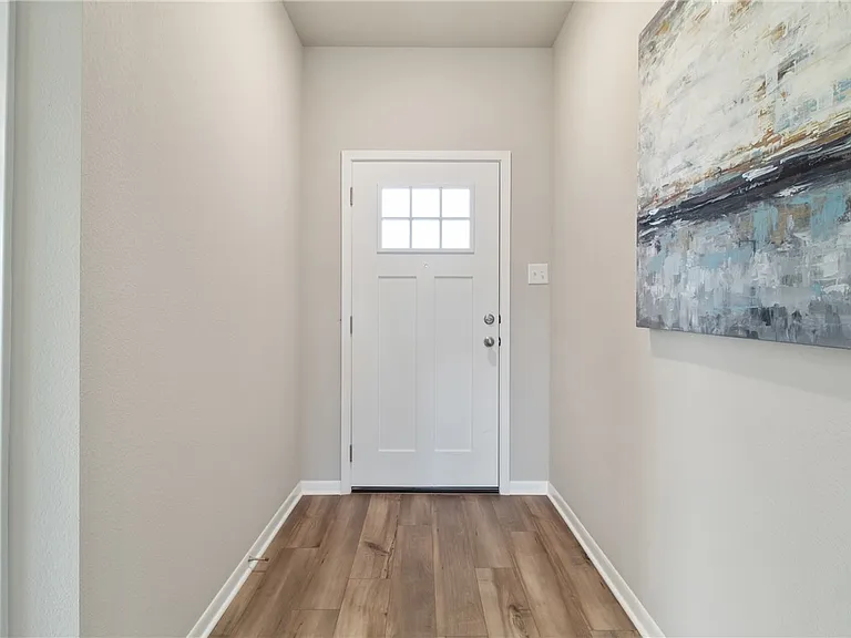 5322 Lyle Pl — Photo 3
