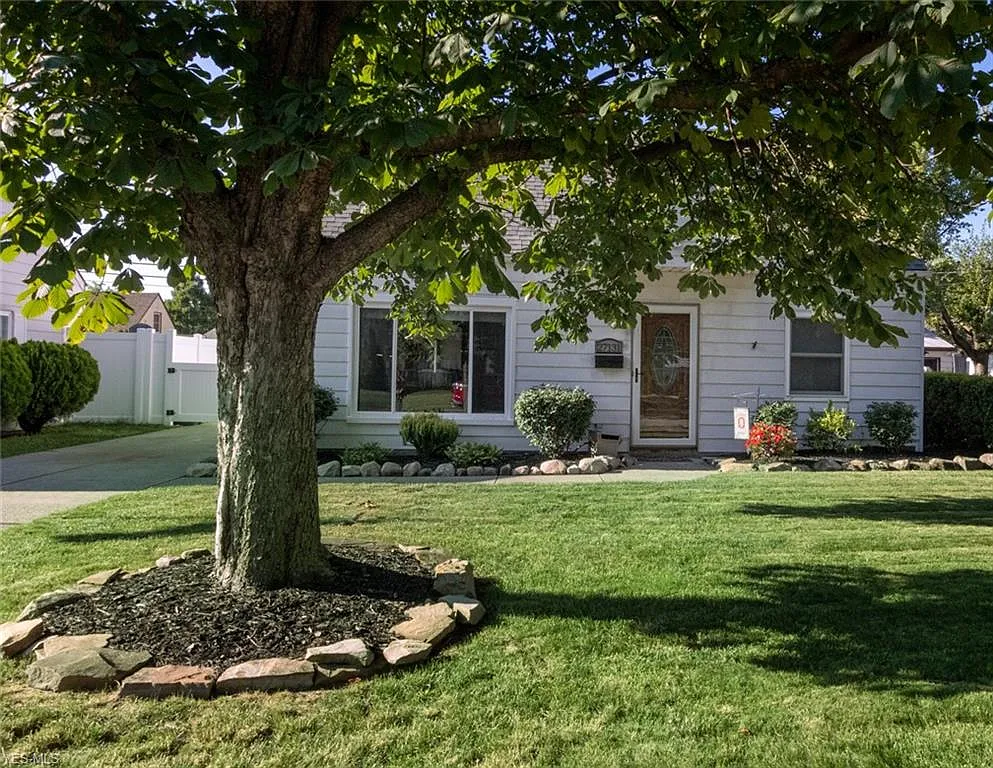27131 Gary Ave photo 1