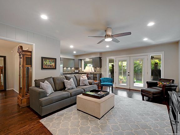3rd image of 2031 EDGEHILL DR