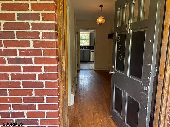 4th image of 230 E Rosedale Ave