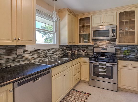 3rd image of 27 S Braintree Dr