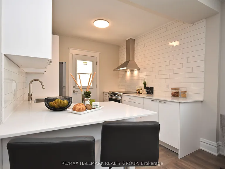 375 Mackay St #2 — Photo 13