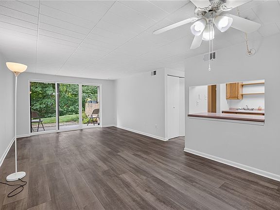 5th image of 327 Ridge Point Cir APT 13