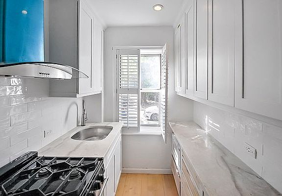 4th image of 5444 Arlington Ave APT G13