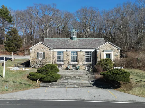 238 Highland Rd, Tiverton, RI 02878