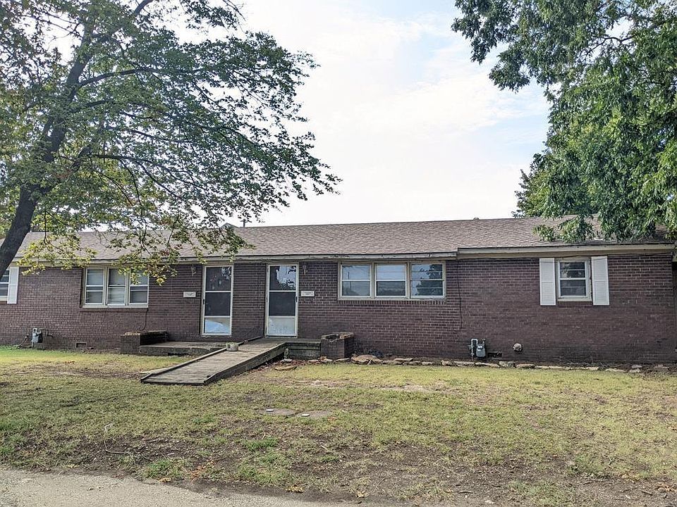 1st image of 401 W 1st St