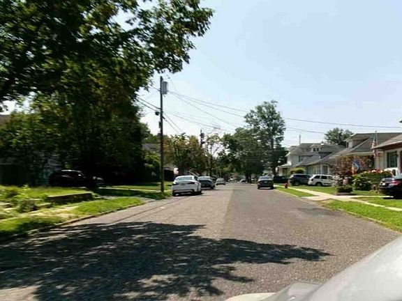 Exterior Neighborhood (street photo)