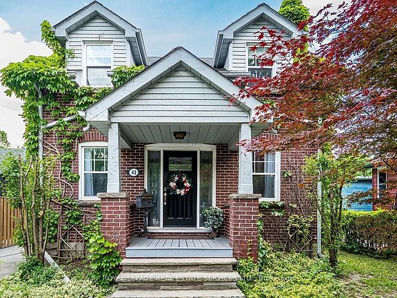 2nd image of 41 Wellington St W