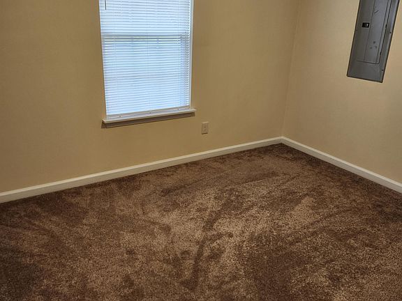 5th image of 185 Hunters Trce