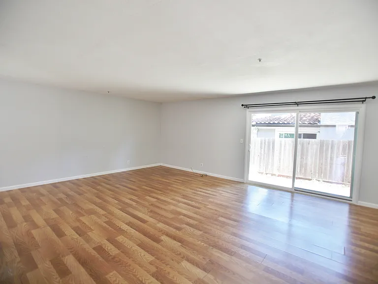 1821 Hill Ave #1 — Photo 5