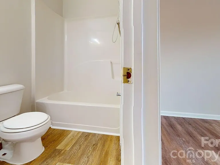5545 Seths Dr — Photo 15